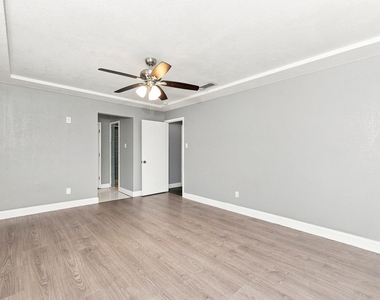 3204 Denbury Drive - Photo Thumbnail 7