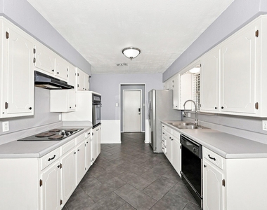 3204 Denbury Drive - Photo Thumbnail 6