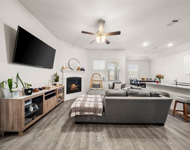 11025 Klondike Lane - Photo Thumbnail 10