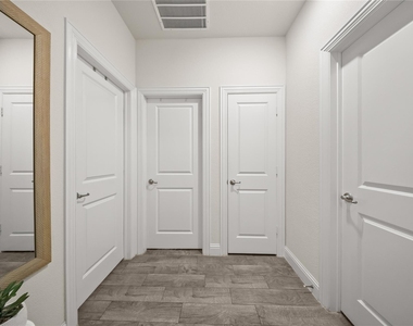 11025 Klondike Lane - Photo Thumbnail 4