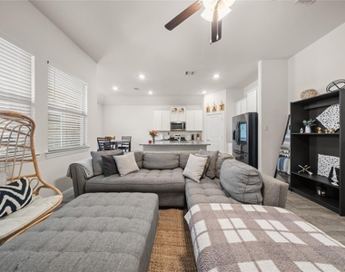 11025 Klondike Lane - Photo Thumbnail 12