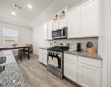 11025 Klondike Lane - Photo Thumbnail 15