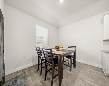 11025 Klondike Lane - Photo Thumbnail 17