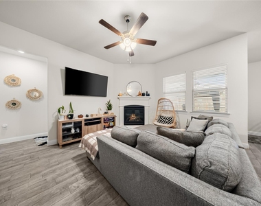 11025 Klondike Lane - Photo Thumbnail 13