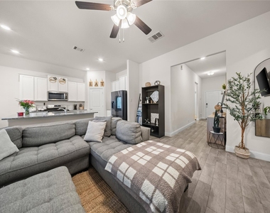 11025 Klondike Lane - Photo Thumbnail 9