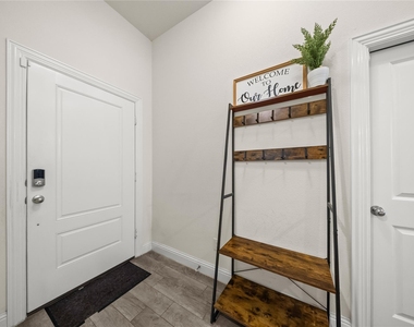 11025 Klondike Lane - Photo Thumbnail 8