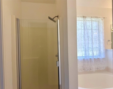 619 Douglas Drive - Photo Thumbnail 9