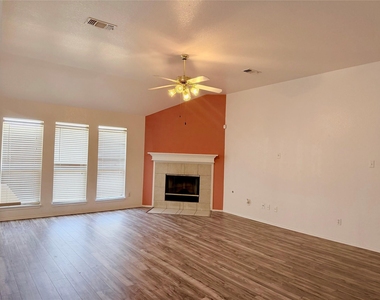 619 Douglas Drive - Photo Thumbnail 2