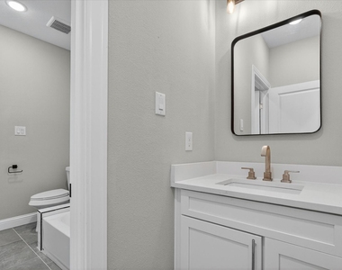 806 Premier - Photo Thumbnail 27