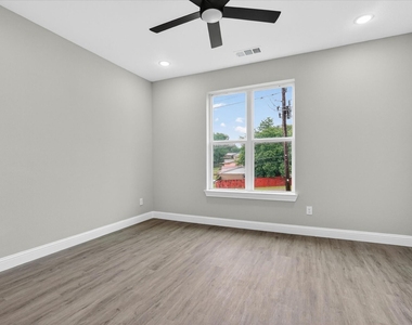 806 Premier - Photo Thumbnail 14