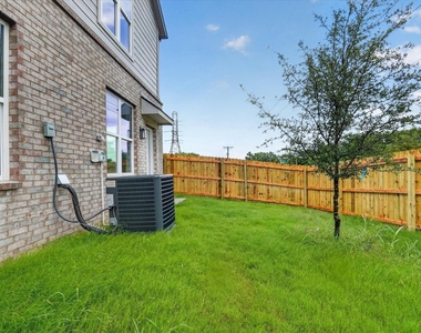 806 Premier - Photo Thumbnail 33
