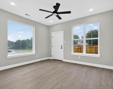 806 Premier - Photo Thumbnail 8