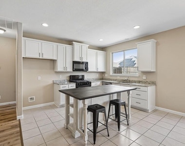 1605 Ridge Creek Lane - Photo Thumbnail 13
