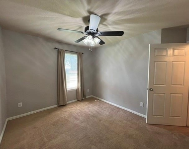 560 W Elm - Photo Thumbnail 5