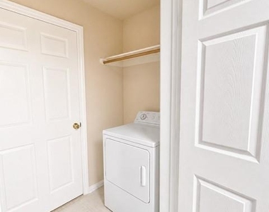 560 W Elm - Photo Thumbnail 10