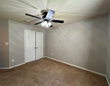 560 W Elm - Photo Thumbnail 6