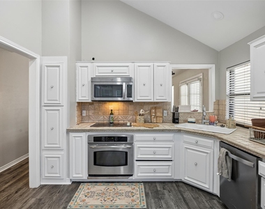 2108 Rose Cliff Lane - Photo Thumbnail 9