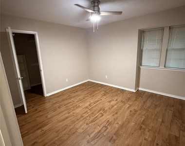142 Henry M Chandler Drive - Photo Thumbnail 9