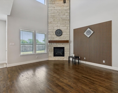 408 Worthing Way - Photo Thumbnail 9