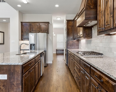 408 Worthing Way - Photo Thumbnail 4
