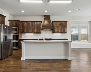 408 Worthing Way - Photo Thumbnail 5