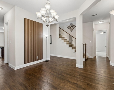 408 Worthing Way - Photo Thumbnail 16