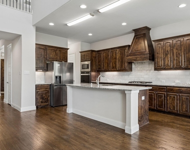 408 Worthing Way - Photo Thumbnail 3