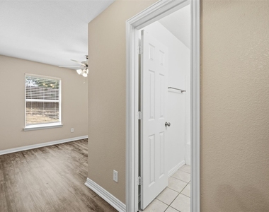 3116 S Cherry Lane - Photo Thumbnail 9
