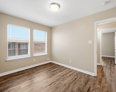 3116 S Cherry Lane - Photo Thumbnail 18