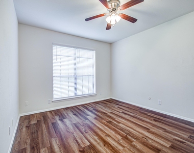 1701 Edge Hill Road - Photo Thumbnail 6