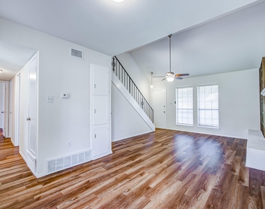 1701 Edge Hill Road - Photo Thumbnail 3