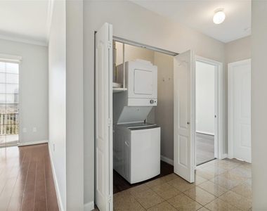 3225 Turtle Creek Boulevard - Photo Thumbnail 10