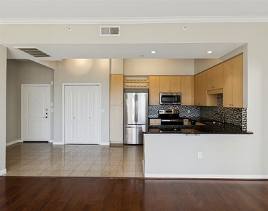 3225 Turtle Creek Boulevard - Photo Thumbnail 2