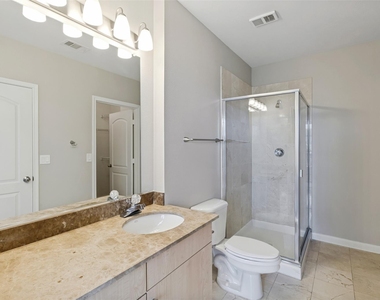3225 Turtle Creek Boulevard - Photo Thumbnail 9