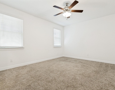 6024 Wildflower Way - Photo Thumbnail 11
