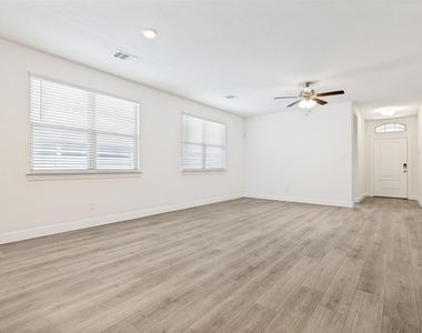 6024 Wildflower Way - Photo Thumbnail 4