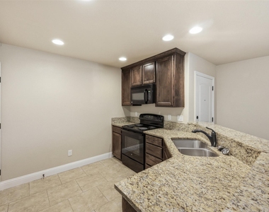131 Sunburst Court - Photo Thumbnail 8