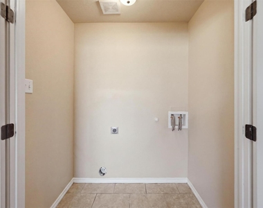 131 Sunburst Court - Photo Thumbnail 12