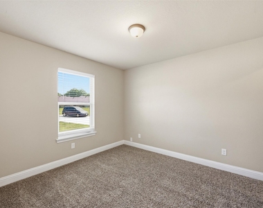 131 Sunburst Court - Photo Thumbnail 19