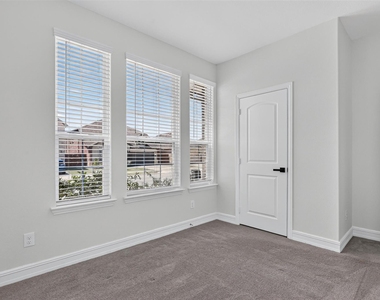 325 Rangars Ridge Place - Photo Thumbnail 10