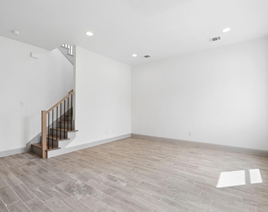 7644 Trailridge Drive - Photo Thumbnail 5