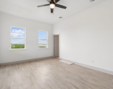 7644 Trailridge Drive - Photo Thumbnail 13