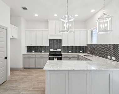7644 Trailridge Drive - Photo Thumbnail 10