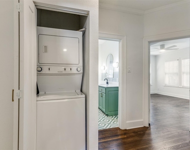 5027 Stoneleigh Avenue - Photo Thumbnail 7