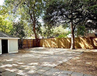 5027 Stoneleigh Avenue - Photo Thumbnail 13