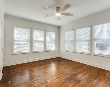 5027 Stoneleigh Avenue - Photo Thumbnail 8