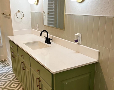 5027 Stoneleigh Avenue - Photo Thumbnail 11