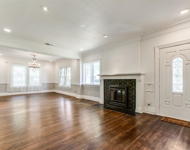 5027 Stoneleigh Avenue - Photo Thumbnail 1