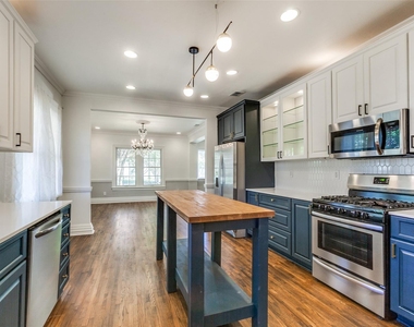 5027 Stoneleigh Avenue - Photo Thumbnail 6
