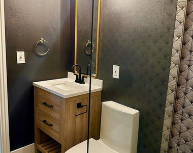 5027 Stoneleigh Avenue - Photo Thumbnail 12